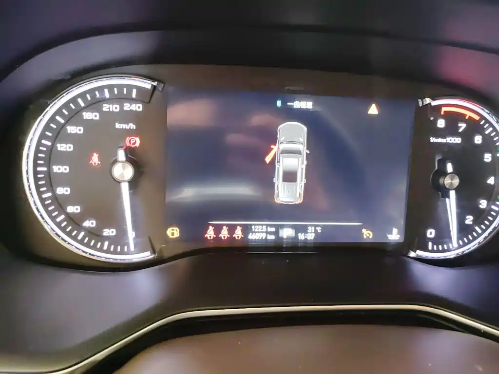 Roewe RX8 — миниатюра 12