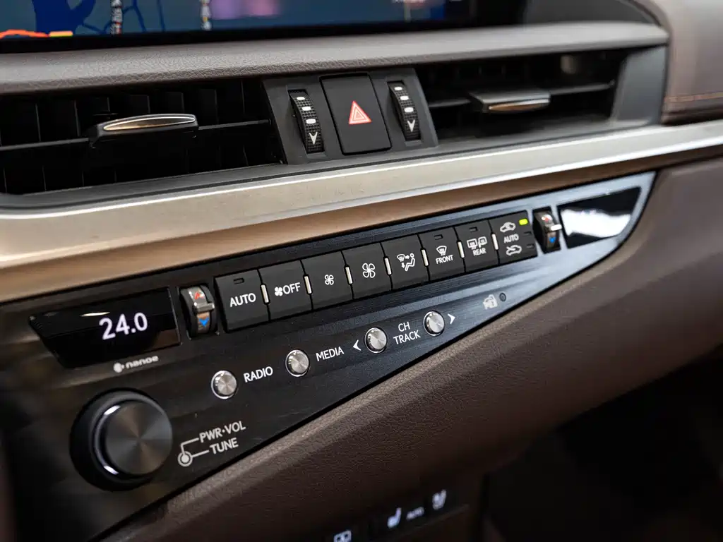 Lexus ES — миниатюра 17