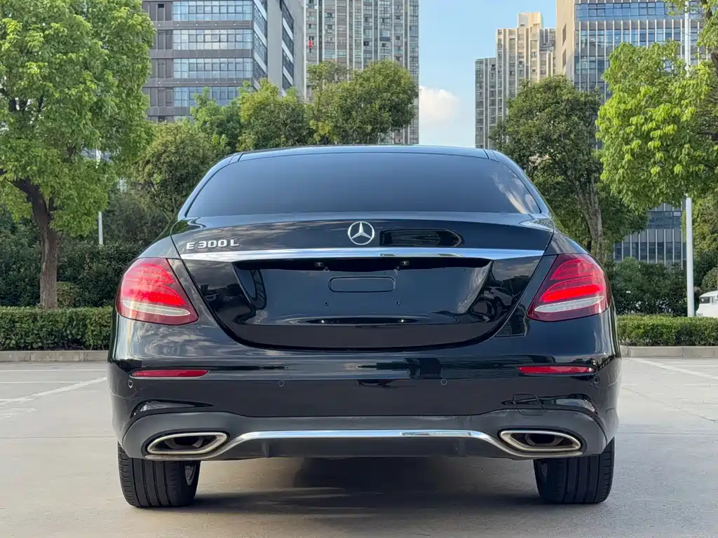 Mercedes-Benz E-Class — миниатюра 4