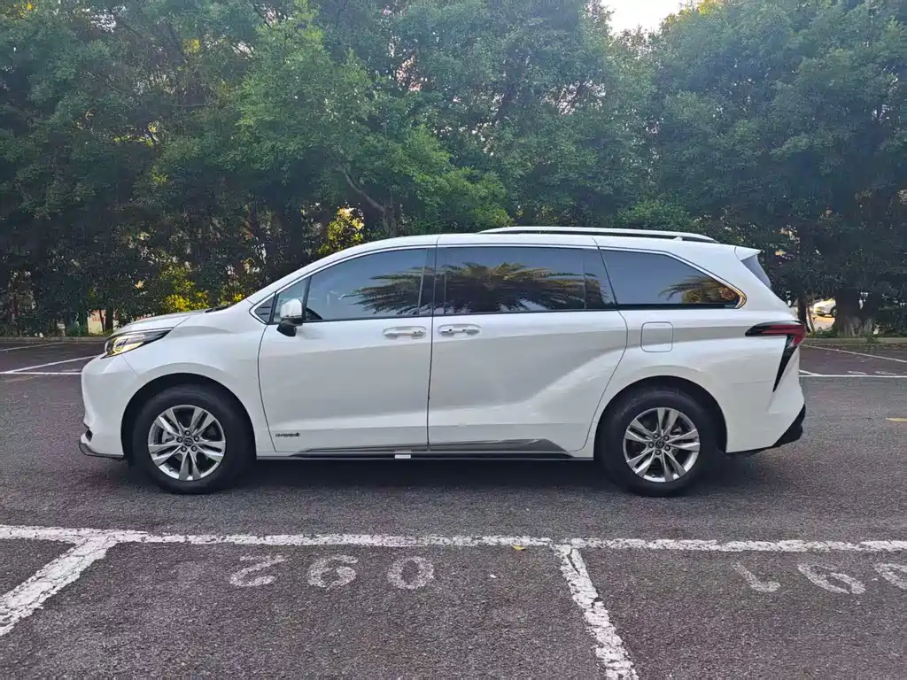 Toyota Sienna — миниатюра 13