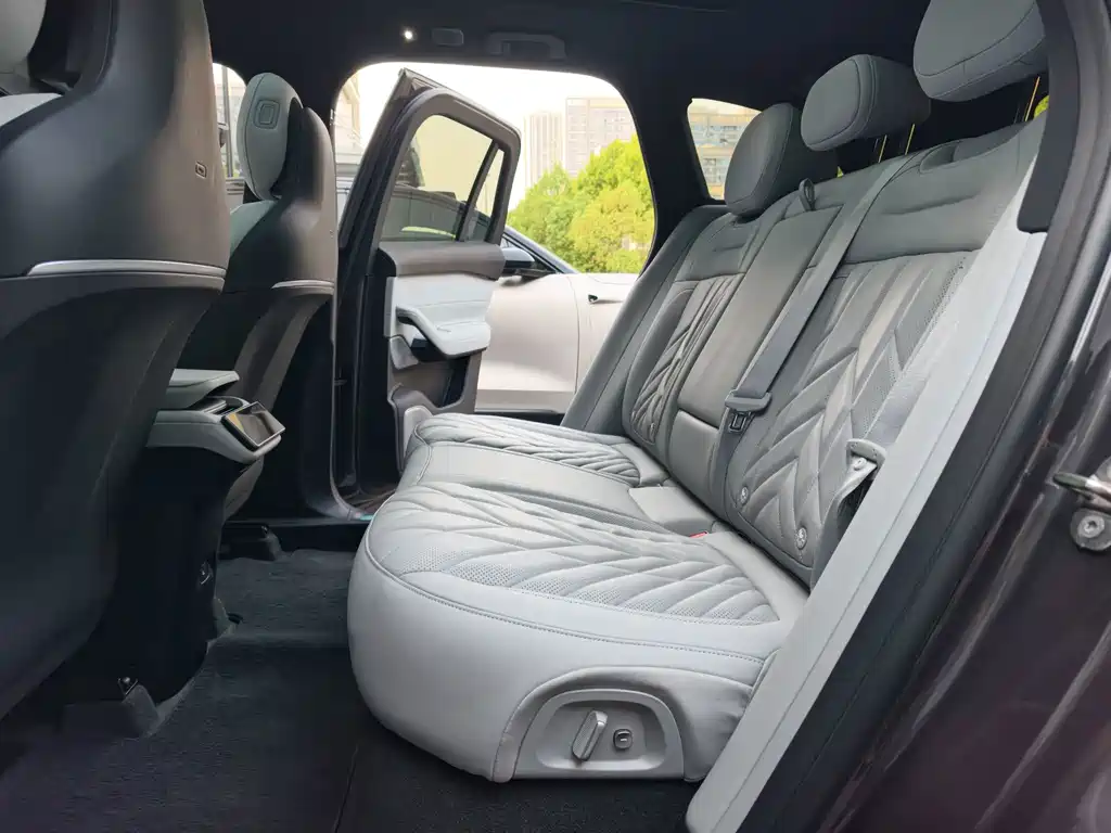 NIO ES6 — миниатюра 10