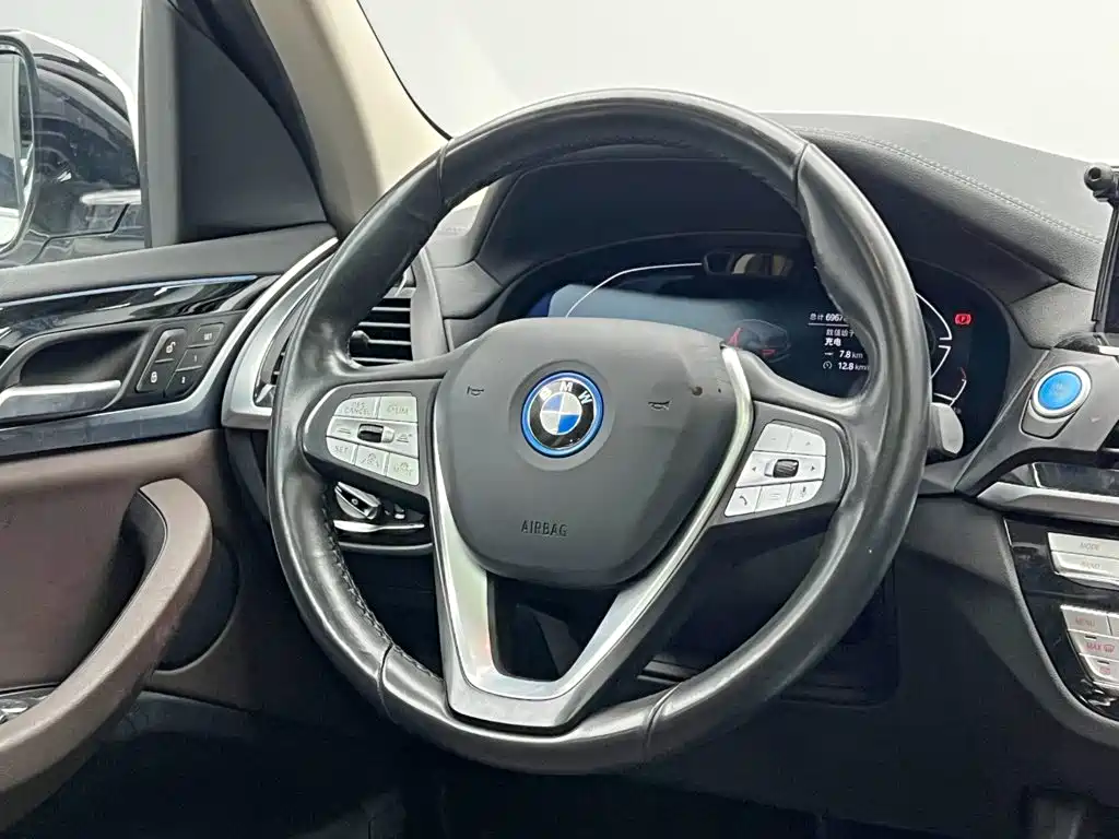 BMW iX3 — миниатюра 21