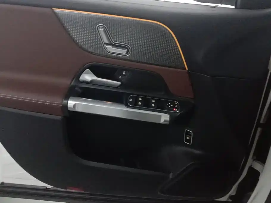 Mercedes-Benz GLB — миниатюра 7