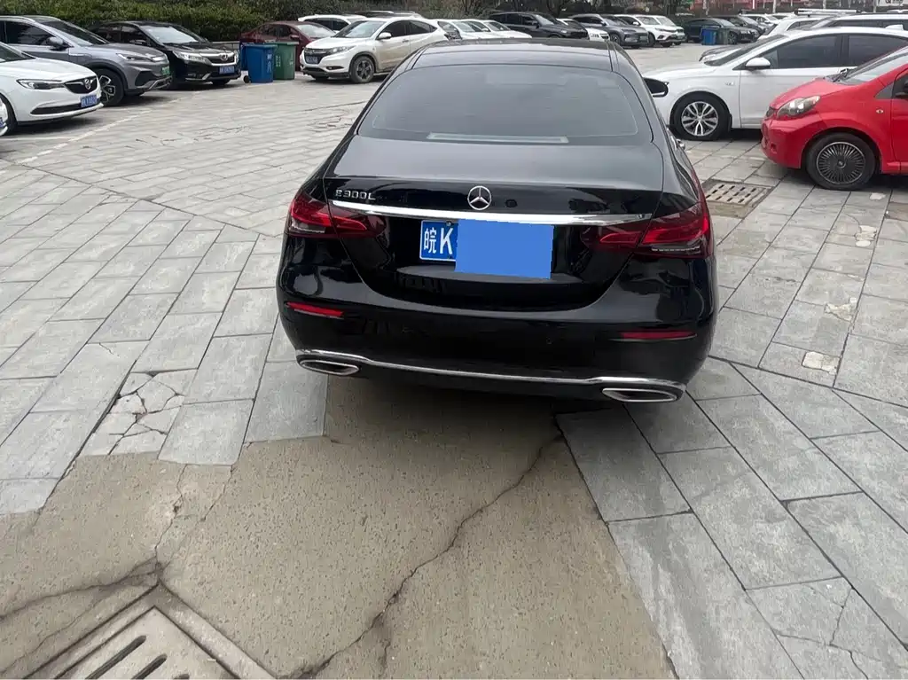 MERCEDES-BENZ E CLASS