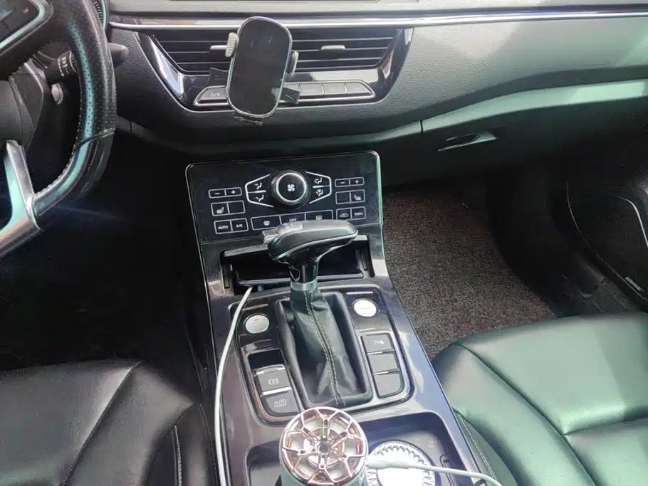 Hongqi Hongqi H5 — миниатюра 16