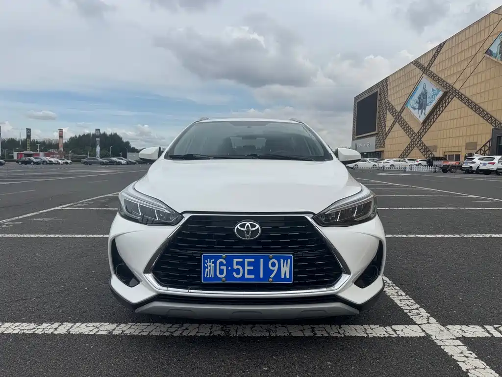Toyota Yaris L — миниатюра 2