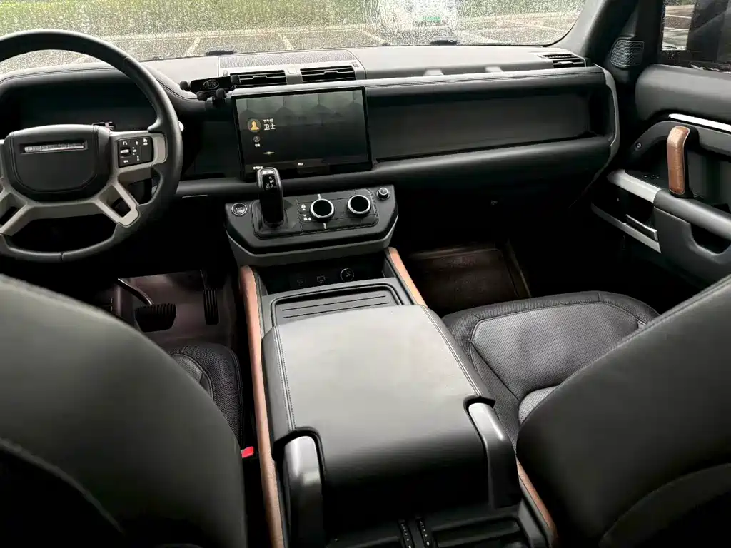 Land Rover Defender — миниатюра 5