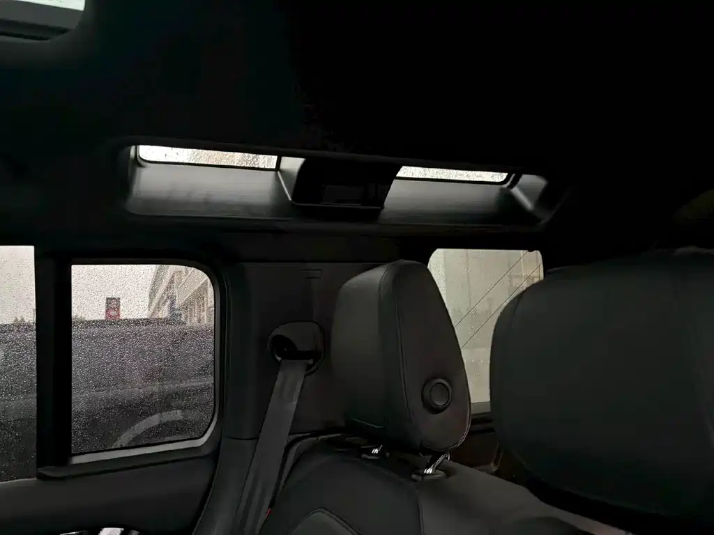 Land Rover Defender — миниатюра 8