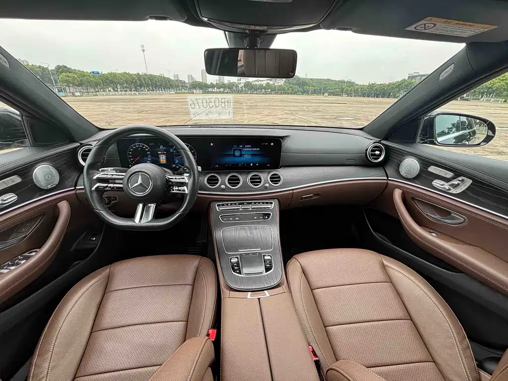 Mercedes-Benz E-Class — миниатюра 8