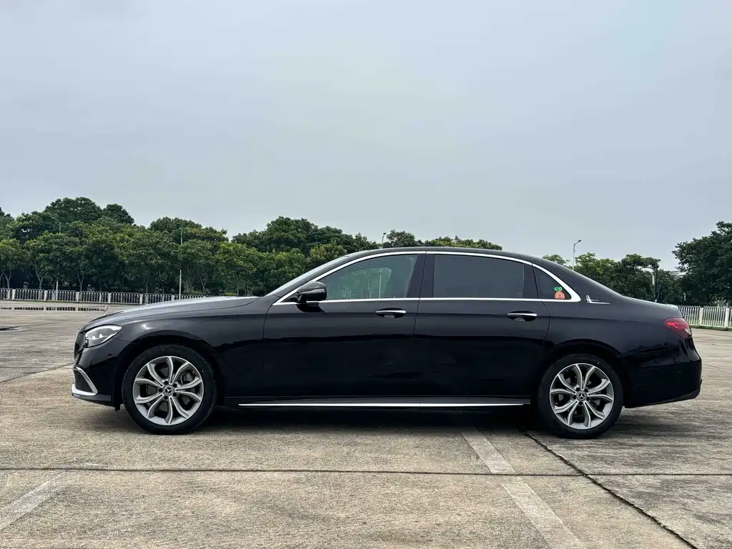 Mercedes-Benz E-Class — миниатюра 4