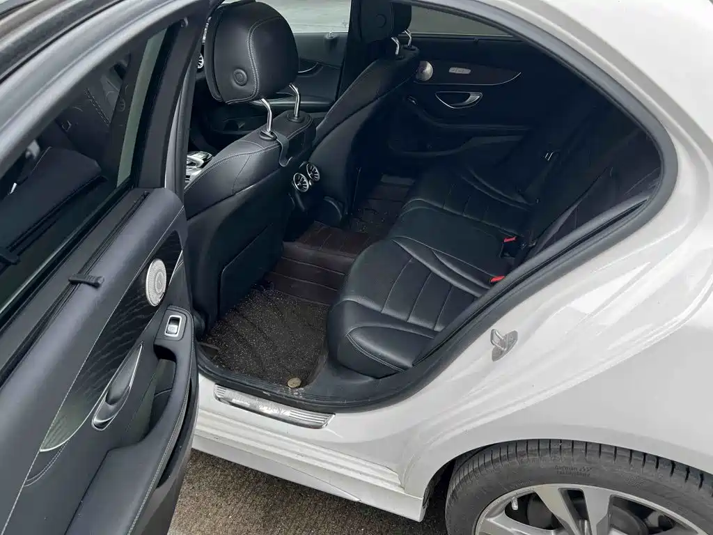 Mercedes-Benz C-Class — миниатюра 16