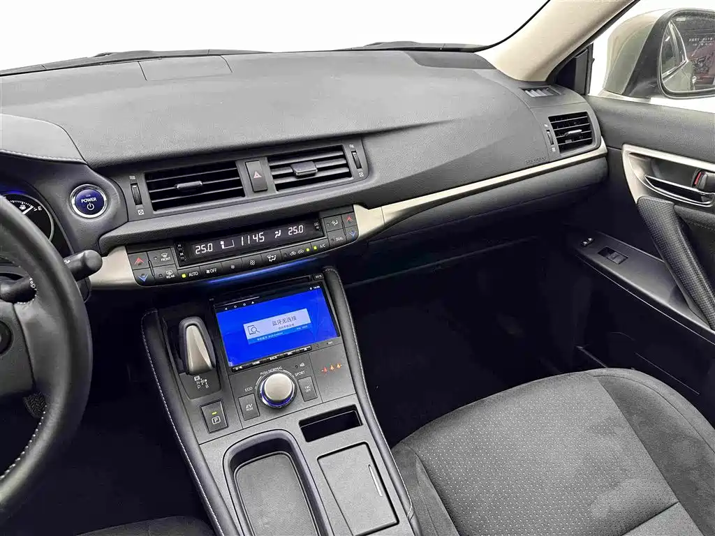 Lexus CT — миниатюра 15