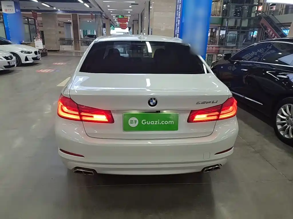 BMW 5 Series — миниатюра 6