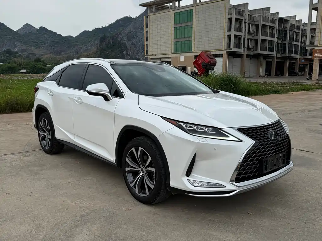 Lexus RX 2021
