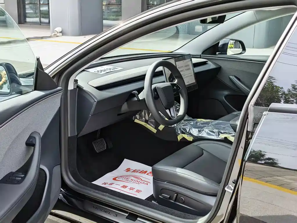 Tesla Model 3 — миниатюра 6