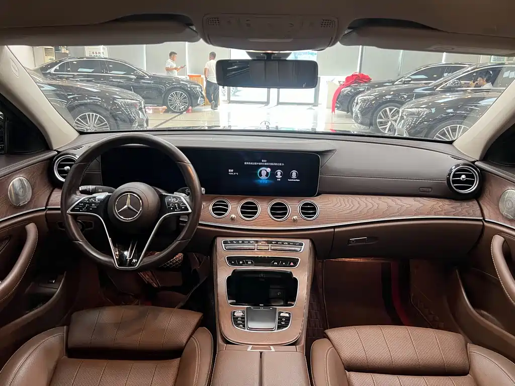 Mercedes-Benz E-Class — миниатюра 10
