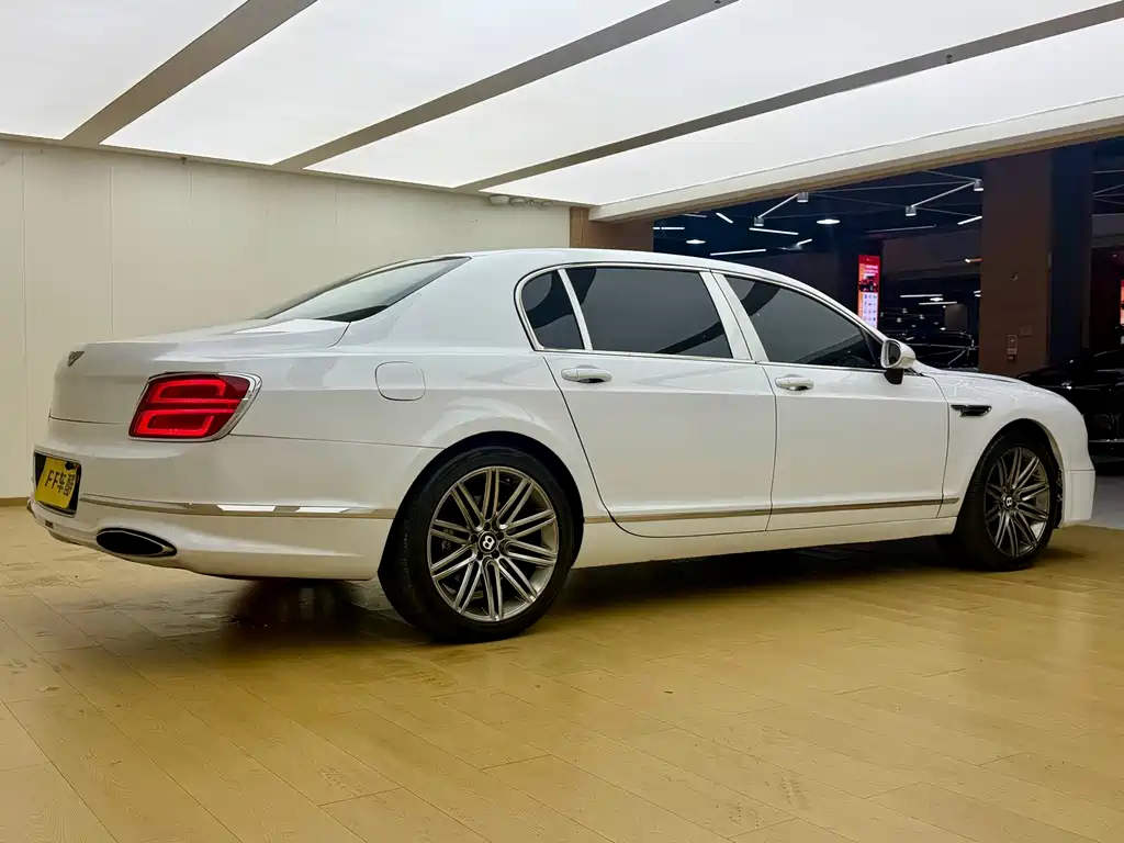 Bentley Flying Spur — миниатюра 4