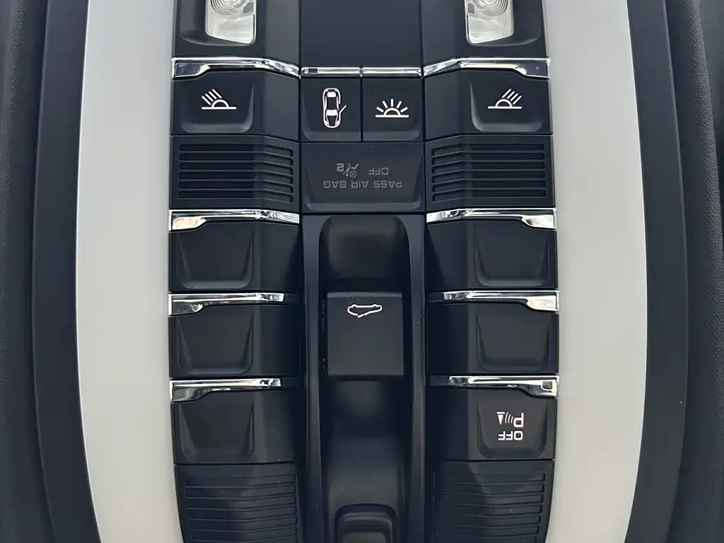 Porsche Cayenne — миниатюра 30