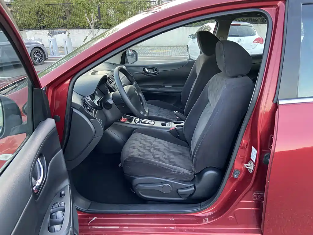 Nissan Tiida — миниатюра 7