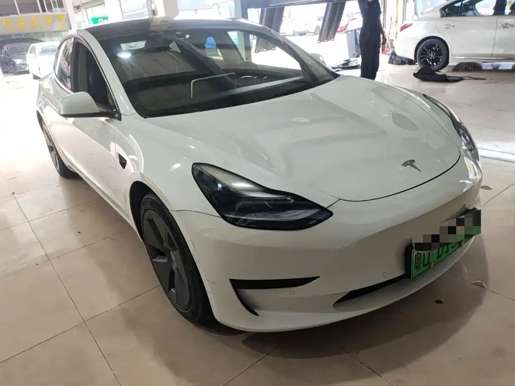 Tesla Model 3 — миниатюра 2