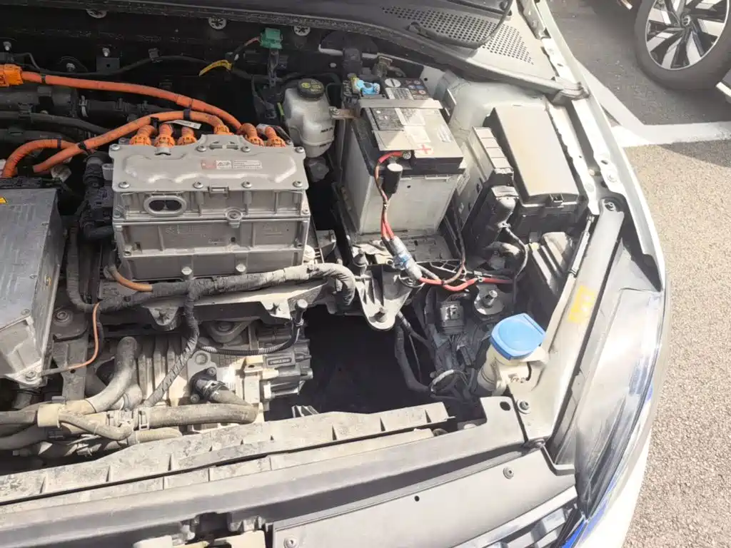 Volkswagen Golf EV — миниатюра 20