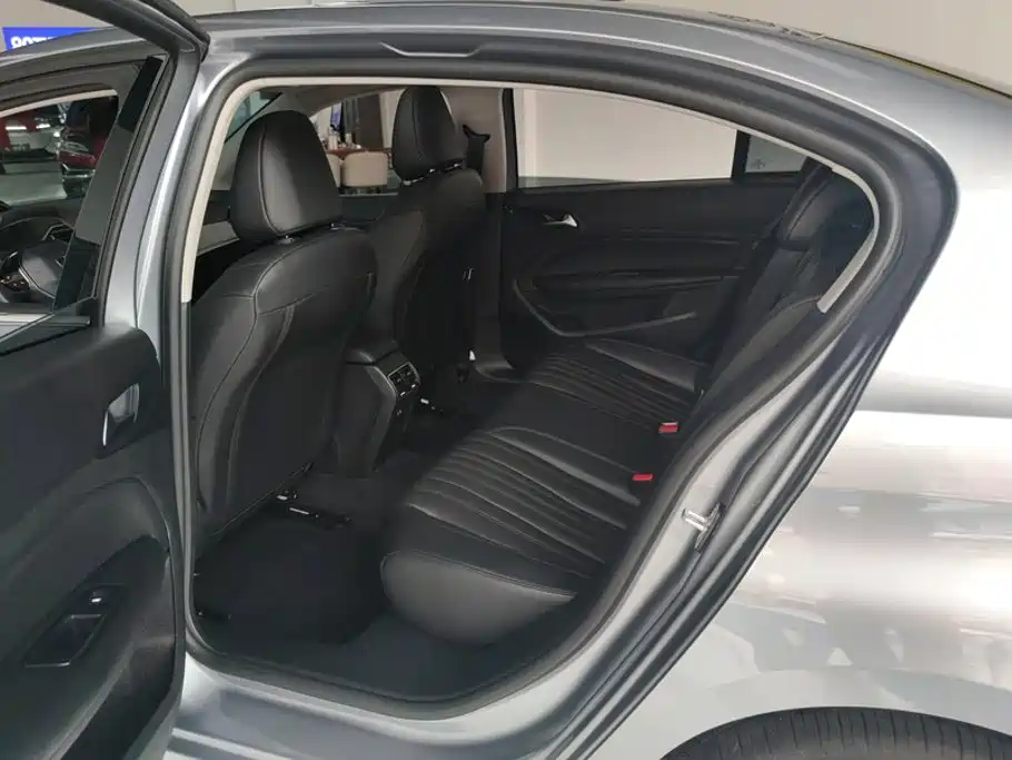 Peugeot 408 — миниатюра 11