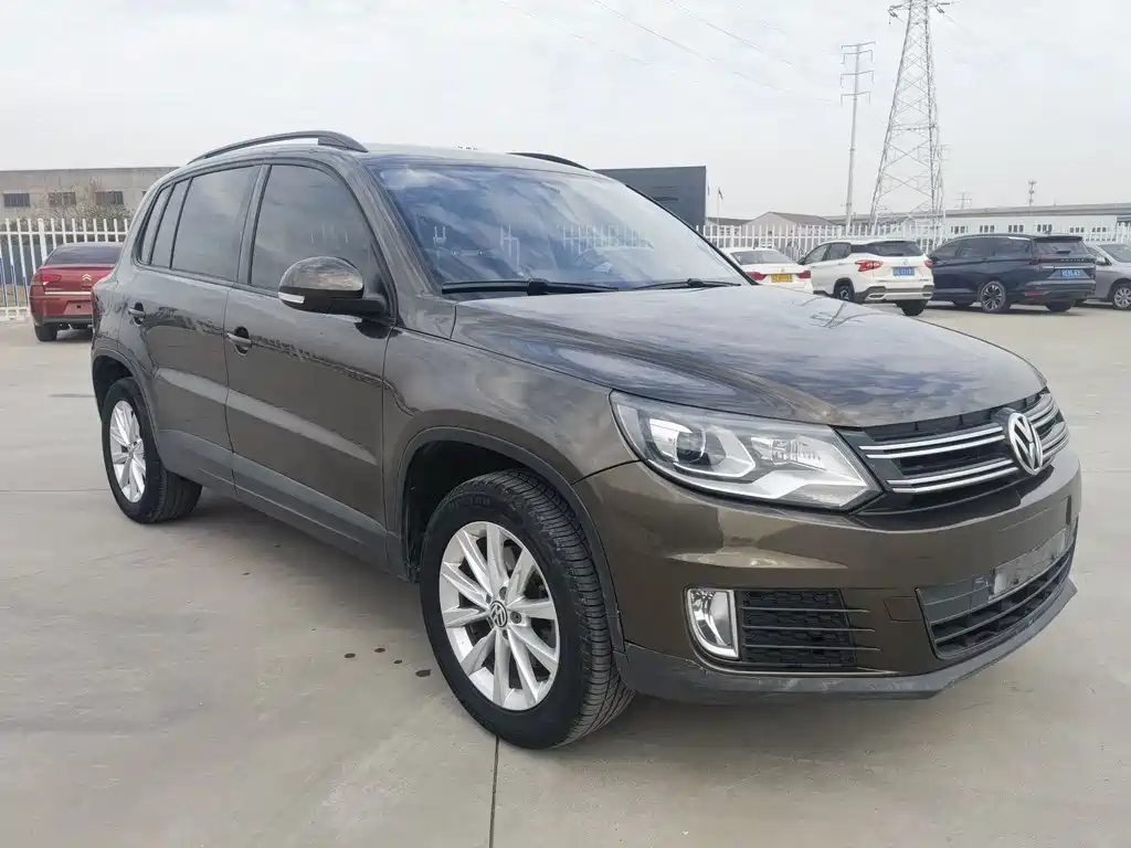 VOLKSWAGEN TIGUAN