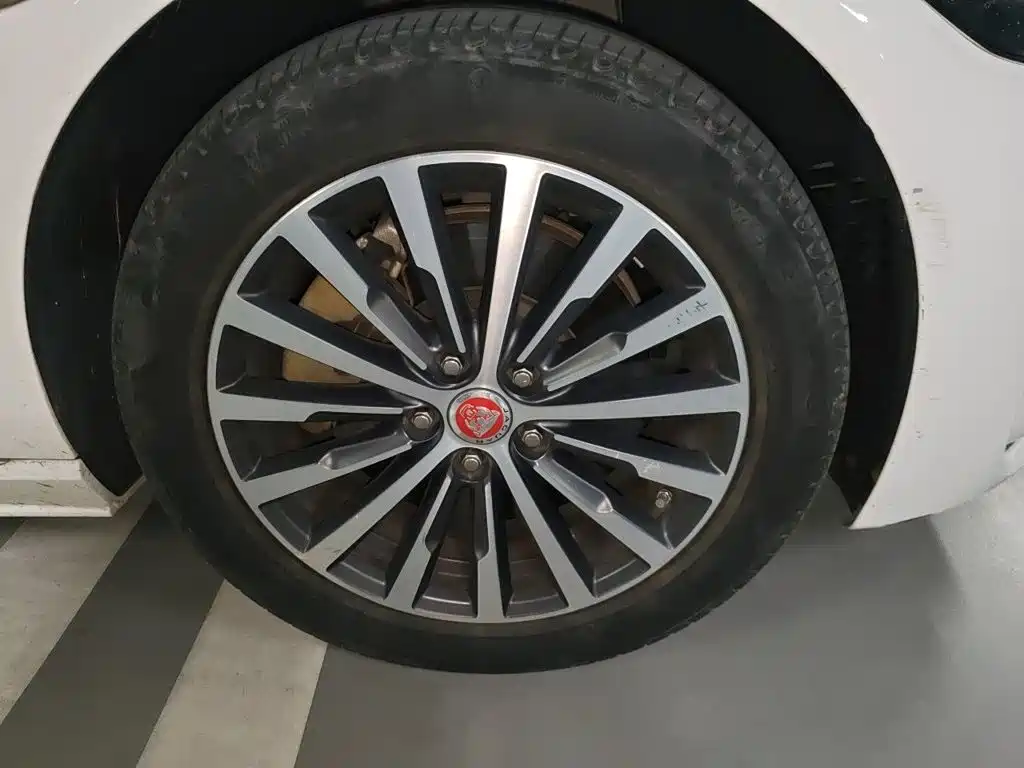 Jaguar XEL — миниатюра 8