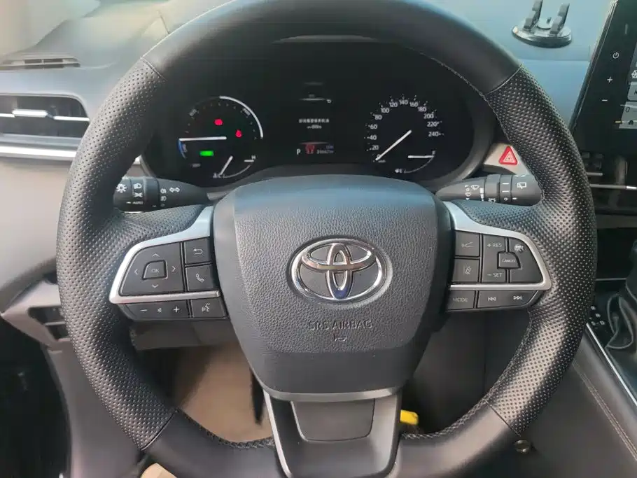 Toyota Granvia — миниатюра 15