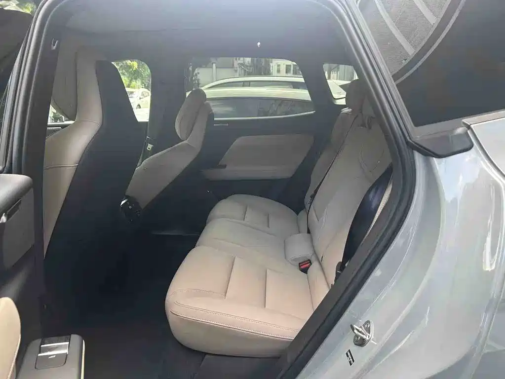 Volvo XC70 PHEV — миниатюра 6