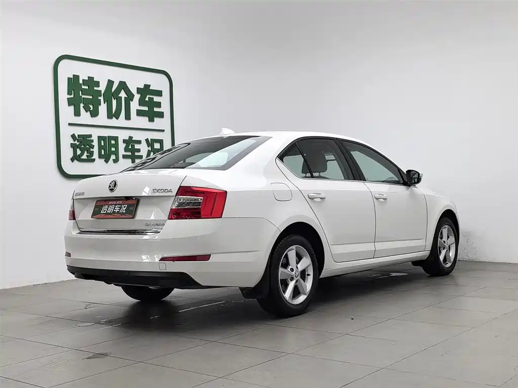 Skoda Octavia 2015 1.6L AT