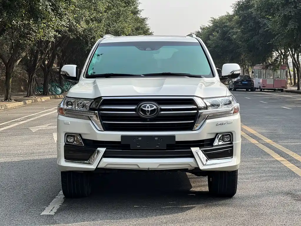 Toyota Land Cruiser 2019 5.7L