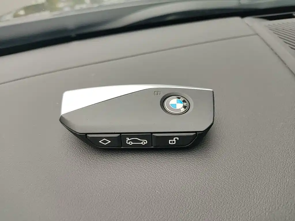 BMW i5 — миниатюра 9