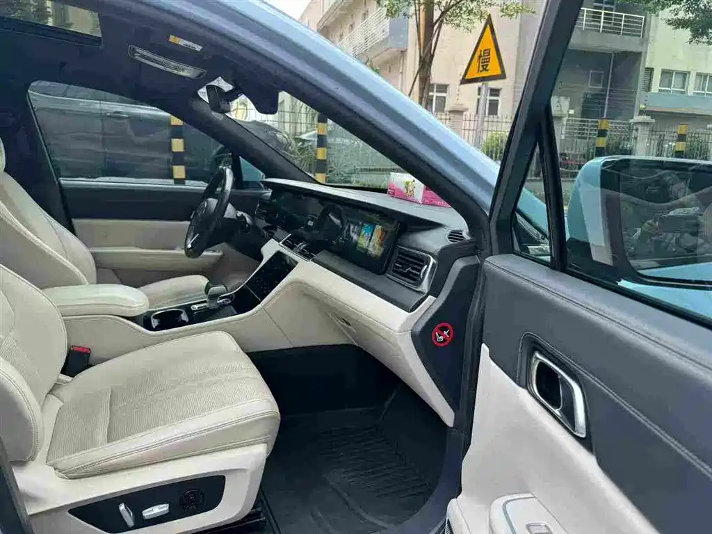 Li Auto Li ONE — миниатюра 8
