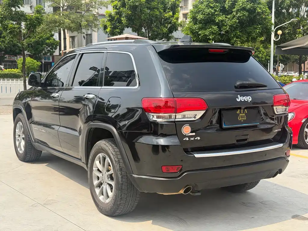 Jeep Grand Cherokee (Import) — миниатюра 4