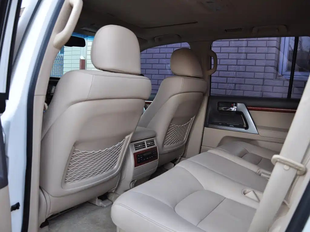 Toyota Land Cruiser 2012 4.6L AT VX