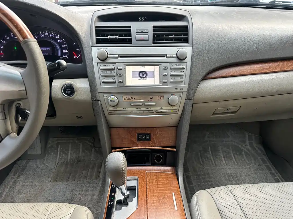 Toyota Camry — миниатюра 18