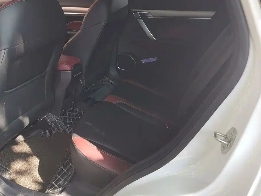 Geely Binyue — миниатюра 11