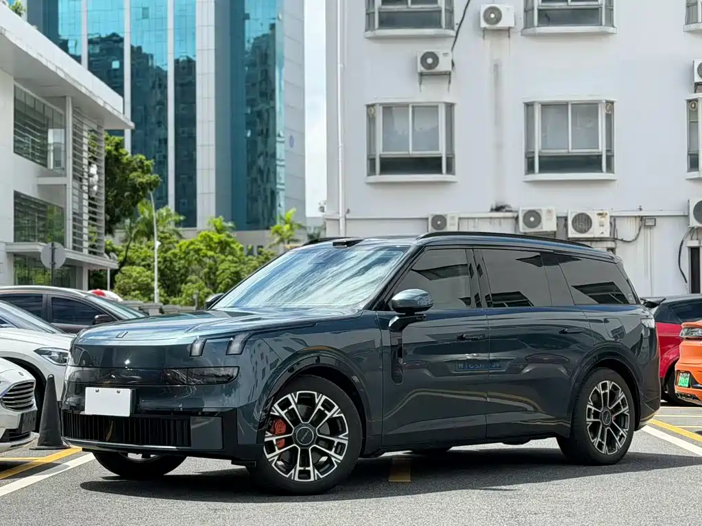 Lynk & Co 900 2025 2.0T Ultra 6 мест