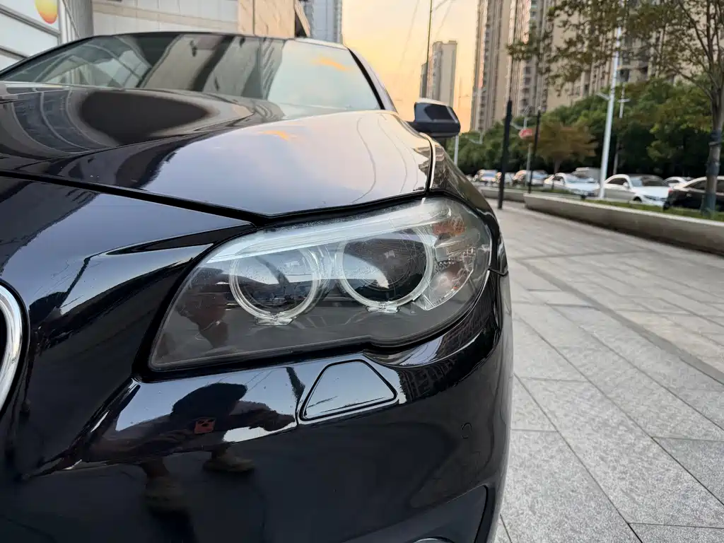 BMW 5 Series — миниатюра 12