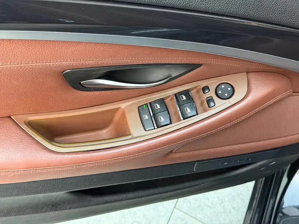 BMW 5 Series — миниатюра 14