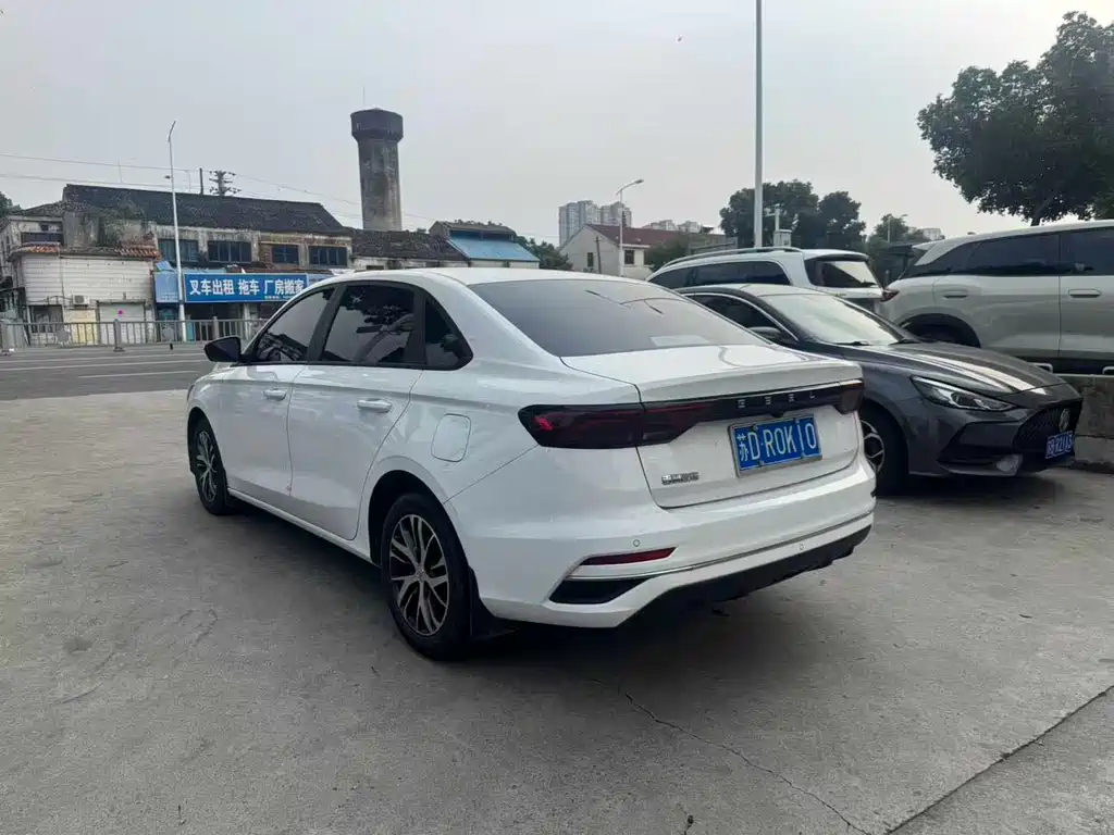Geely Emgrand 2025 4 1.5L MT