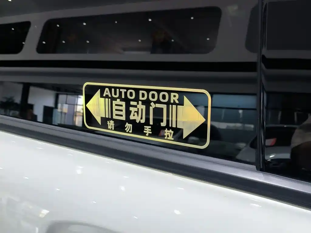 Toyota Granvia — миниатюра 9