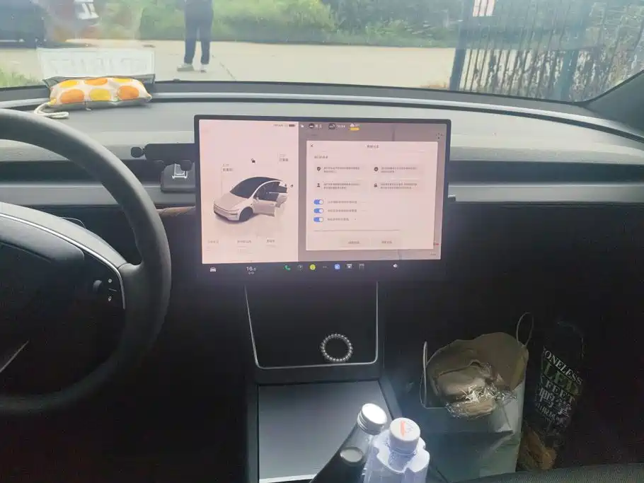 Tesla Model Y — миниатюра 13