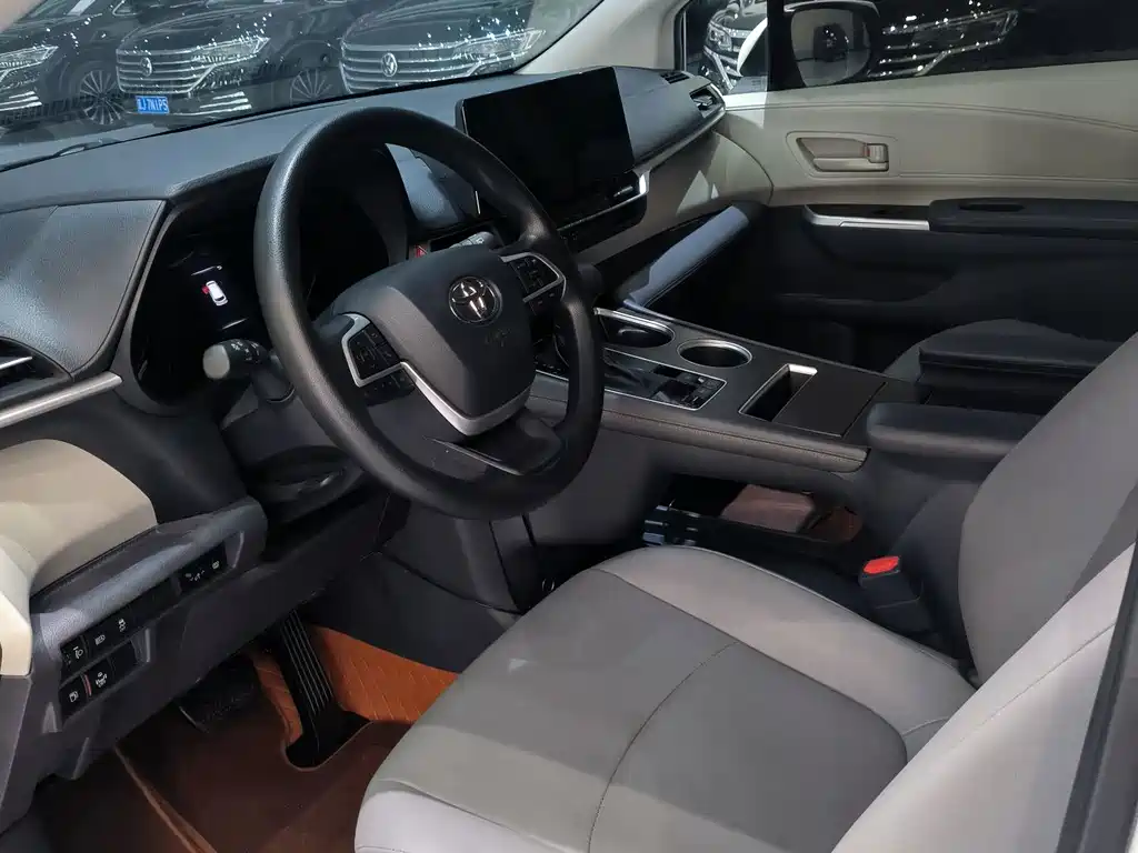 Toyota Granvia — миниатюра 4