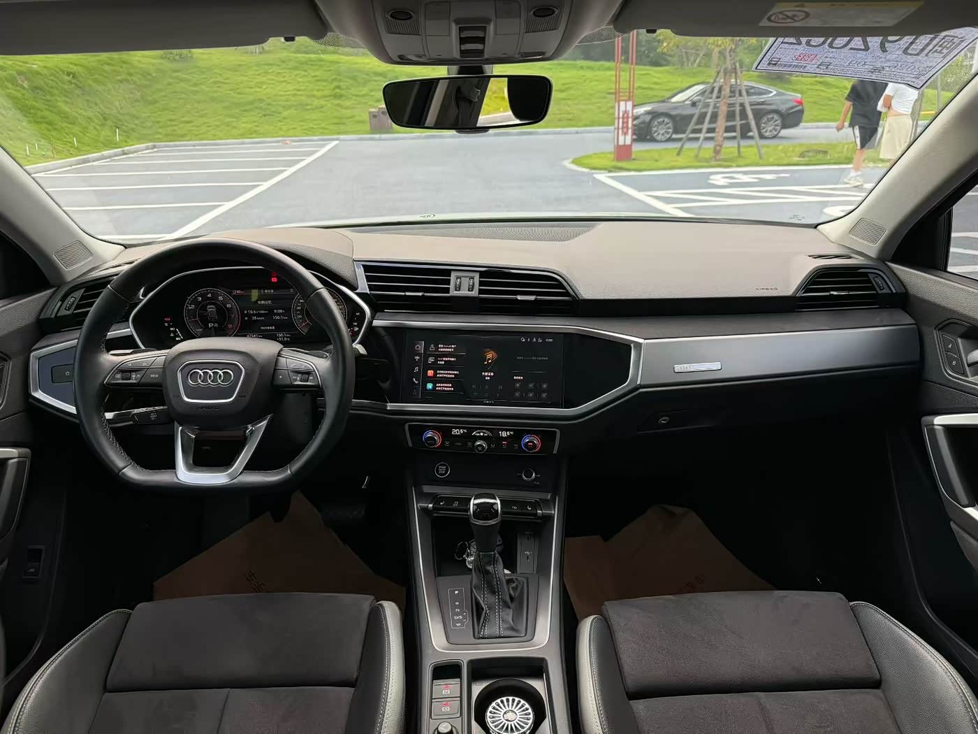 Audi Q3 1.4 л 2023 г. Белый, пробег 47000 км
