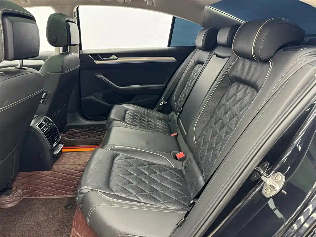 VOLKSWAGEN MAGOTAN GTE PLUG IN HYBRID