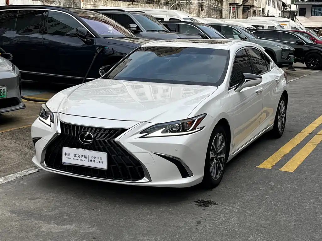 Купить Lexus ES