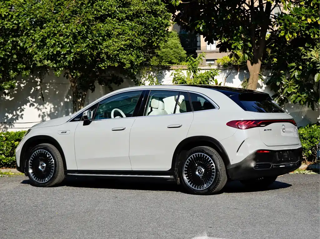 Mercedes-Benz EQE SUV — миниатюра 4