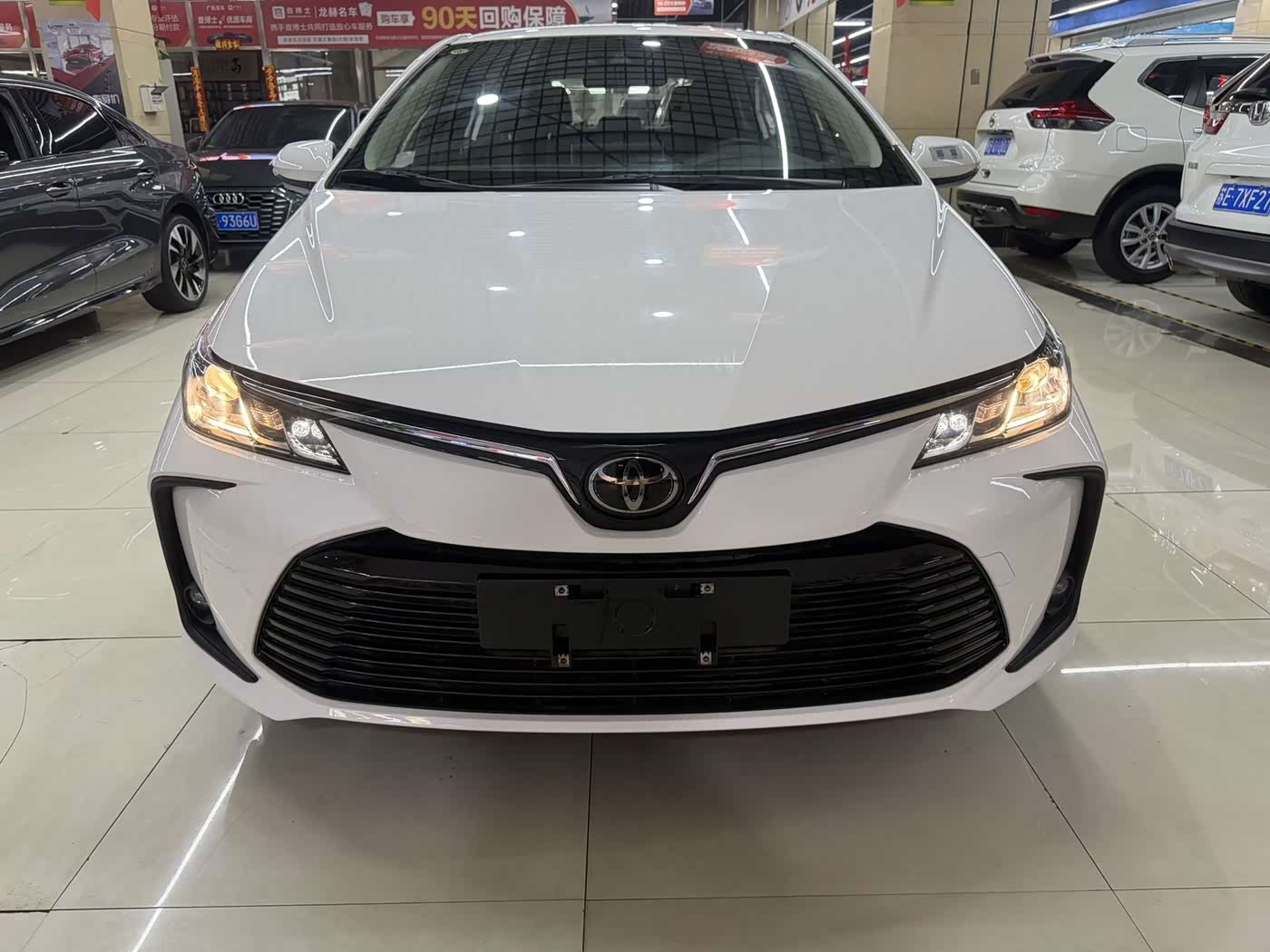 Toyota Corolla 1.2 л 2022 г. Белый, пробег 8600 км